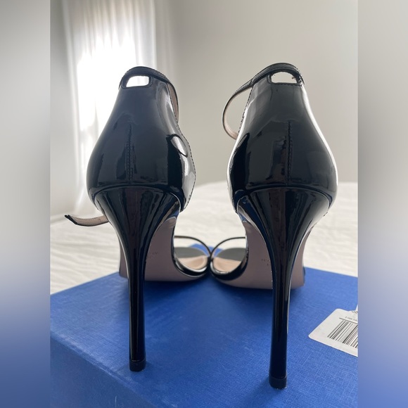 STUART WEITZMAN
NudistSong patent-leather sandals brand new size 8. - Picture 4 of 6